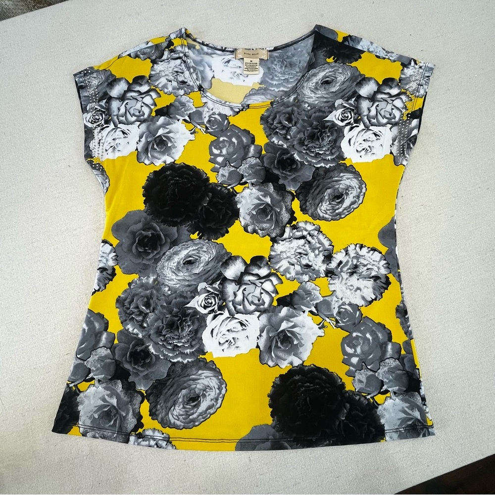 Diana Belle - Women’s Short Sleeve Top - Size Medium - Yellow & Floral